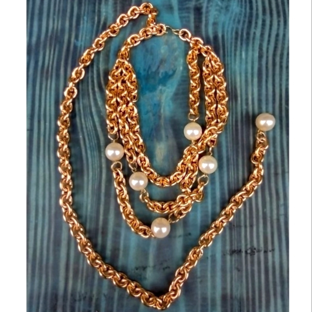 Retro Style Gold Toned Chain Layered Necklace with Faux Pearl Accents